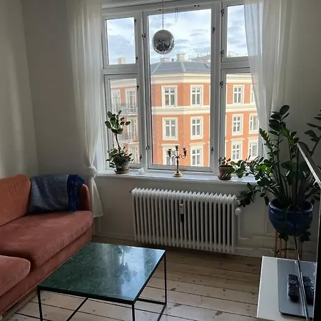 Bright And Cosy Top Floor Apt. *